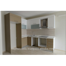 Plain Desing Günstige Preis Kitchen Cabinet, Lackierte Tür und Pantry Cabinet